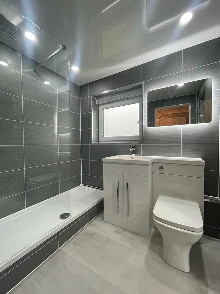 Modern fitted bathroom